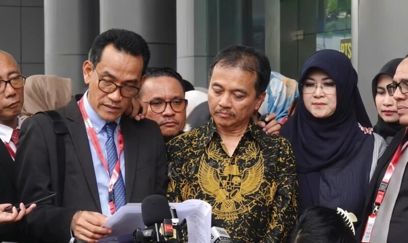 Foto: Refly Harun, Dokter Tifa, dan Roy Suryo, pasca dikabulkannya penangguhan penahanan oleh Kajari Jaksel, Senin 22 Juni 2026 (Dok. Kompas)