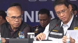 Foto: Purbaya Yudhi Sadewa, dan Jajaran Pimpinan Bea Cukai, Konferensi pers terbaru terkait penindakan pakaian bekas impor ilegal (balepress) digelar di Pelabuhan Tanjung Priok, Jakarta, Selasa 23 Juni 2036