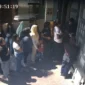 Tangkapan Layar CCTV Lapas Kelas II A Banyuwangi ketika petugas memberhentikan wanita selundupkan narkoba ke warga binaan. (Dok. Istimewa)