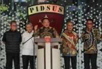 Saat menggelar konferensi pers di Gedung Kejaksaan Agung, Jakarta, pada Jumat (10/7/2026), Jaksa Agung Muda Tindak Pidana Khusus (Jampidsus) yang kala itu masih dipegang Febrie Adriansyah menegaskan komitmennya untuk menghormati seluruh proses penegakan hukum yang berjalan, sepanjang sesuai dengan hukum acara yang berlaku (Dok. ANTARA FOTO/Asprilla Dwi Adha)