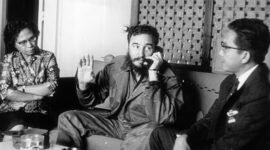 Fransisca Fanggidae bersama Tokoh Revolusiner Kuba, Fidel Castro (Dok. Istimewa)