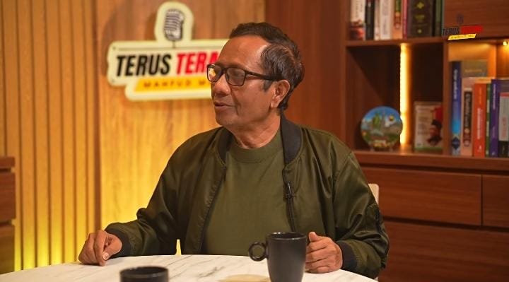 Tangkapan layar Mahfud MD dalam channel YouTube Mahfud MD Official, program Terus Terang, diunggah pada Selasa 14 Juli 2026