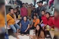 Foto: 20 WNI yang diduga menjadi korban TPPO setelah dijual seharga Rp70 juta per orang ke perusahaan saham di wilayah konflik perbatasan Thailand-Myanmar. Korban disundut lewat jalur darat dan air via Thailand, lalu dipaksa bekerja hingga 17 jam sehari di bawah ancaman hukuman jika tak memenuhi target. (FOTO/Dok. SBMI)
