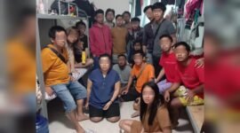 Foto: 20 WNI yang diduga menjadi korban TPPO setelah dijual seharga Rp70 juta per orang ke perusahaan saham di wilayah konflik perbatasan Thailand-Myanmar. Korban disundut lewat jalur darat dan air via Thailand, lalu dipaksa bekerja hingga 17 jam sehari di bawah ancaman hukuman jika tak memenuhi target. (FOTO/Dok. SBMI)