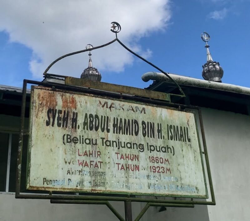 Foto: Plang atau Penanda Makam Syekh Abdul Hamid