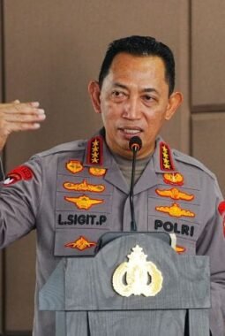 Kapolri Buka Suara: Mengaku Pernah Ikut Tolak UU Cipta Kerja Diam-diam Bersama Buruh
