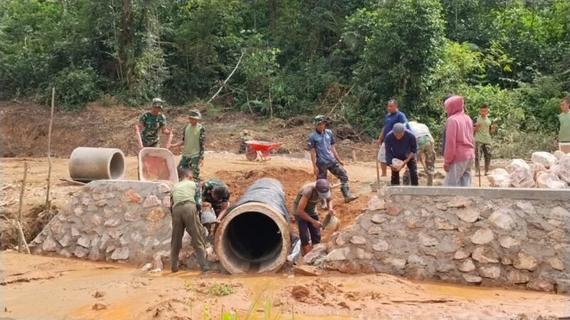 Foto: Satuan Tugas TNI Manunggal Membangun Desa (TMMD) ke-129 Kodim 0306/50 Kota terus memacu penyelesaian pengerjaan fisik maupun non-fisik di Nagari Sarilamak (Dok. Satgas TMMD)