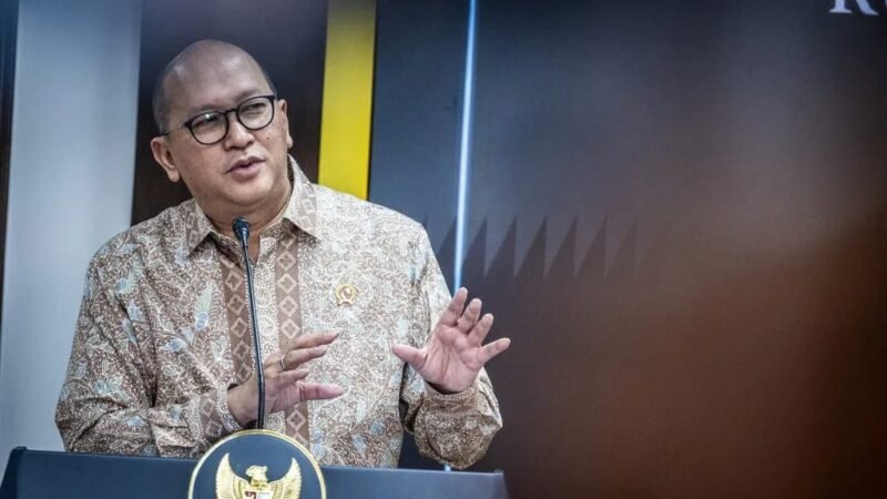 Foto: Kepala BKPM Rosan Roeslani menyampaikan keterangan usai melaporkan realisasi investasi kepada Presiden Prabowo Subianto di Kantor Presiden, Kompleks Istana Kepresidenan, Jakarta, Kamis (16/7/2026). (Dok. ANTARA FOTO/Bayu Pratama S/nz)