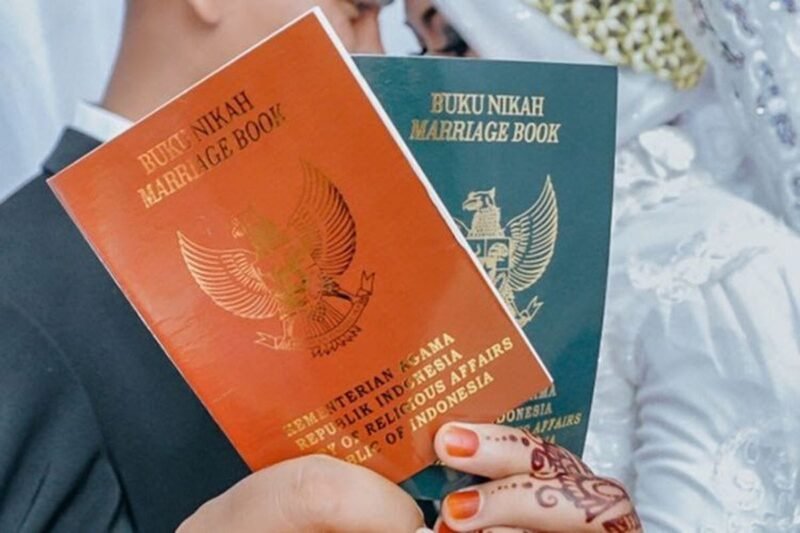 Foto: Buku Nikah (SHUTTERSTOCK)