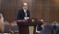 Foto: Direktur Eksekutif Center of Economic and Law Studies (CELIOS), Bhima Yudhistira Adinegara ketika berada di Mahkamah Konstitusi (Dok. mri.id)