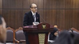 Foto: Direktur Eksekutif Center of Economic and Law Studies (CELIOS), Bhima Yudhistira Adinegara ketika berada di Mahkamah Konstitusi (Dok. mri.id)