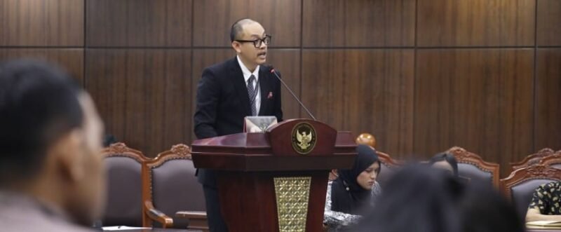 Foto: Direktur Eksekutif Center of Economic and Law Studies (CELIOS), Bhima Yudhistira Adinegara ketika berada di Mahkamah Konstitusi (Dok. mri.id)