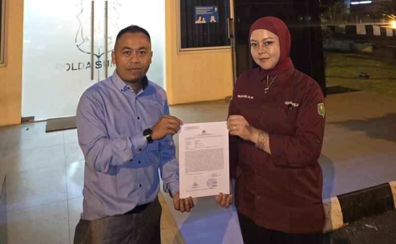 Foto: Penyerahan dokumen dan bukti kepada tim penyidik Polda Sumbar