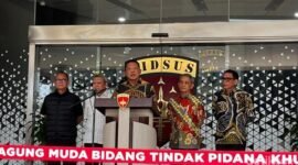 Foto: Jampidsus Febrie Adriansyah saat berikan keterangan pers di Gedung Kejaksaan Agung, Jakarta, Jumat (10/7), merespon tindakan hukum yang dilakukan oleh Korps Pemberantasan Tindak Pidana Korupsi (Kortastipidkor) bersama Direktorat Reserse Kriminal Khusus (Ditreskrimsus) Polda Metro Jaya. (Dok. Ondang/detikcom)
