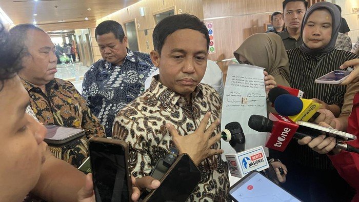 Foto: Raja Juli Antoni saat memberikan klarifikasi (Dok.Adhfar Aulia Syuhada/detikcom)