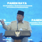 Foto: Presiden Prabowo Subianto pidato di acara pelaksanaan Panen Raya TNI Terintegrasi yang berpusat di Lanud Abdulrachman Saleh, Malang, Jawa Timur, pada Jumat (17/7). Kegiatan yang diselenggarakan secara serentak di 43 lokasi di seluruh Indonesia ini merupakan bagian dari langkah strategis pemerintah dalam memperkuat ketahanan pangan nasional (Dok. majalahhortus.com)