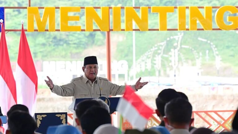 Foto: Prabowo Subianto dalam menyampaikan sambutannya saat meresmikan pembangunan lima bendungan yang tersebar di sejumlah wilayah di Indonesia, di Bendungan Meninting, Kabupaten Lombok Barat, Provinsi Nusa Tenggara Barat (NTB), pada Jumat, 10 Juli 2026. (Dok. BPMI Setpres/Muchlis Jr)