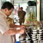 Foto: Presiden Prabowo Subianto meninjau penyaluran program Makan Bergizi Gratis (MBG) (Dok.PMI Setpres/Cahyo)