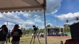 Suasana area panggung Payakumbuh Creative Market 2026. Kehadiran kamera dan peralatan siaran dari Dimensia Creative memastikan seluruh rangkaian acara dapat disaksikan secara digital melalui tayangan live streaming