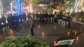 Foto: Aksi Simbolik yang Dilakukan oleh Mahasiswa Beberapa Kampus di Bukittinggi, Didepan Patung Bung Hatta, Senin 1 Agustus 2026 (Dok. Argumen Rakyat)