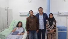 Foto: Kepala BGN, Sudaryono saat mengunjungi korban MBG di Semarang (Dok. Istimewa)