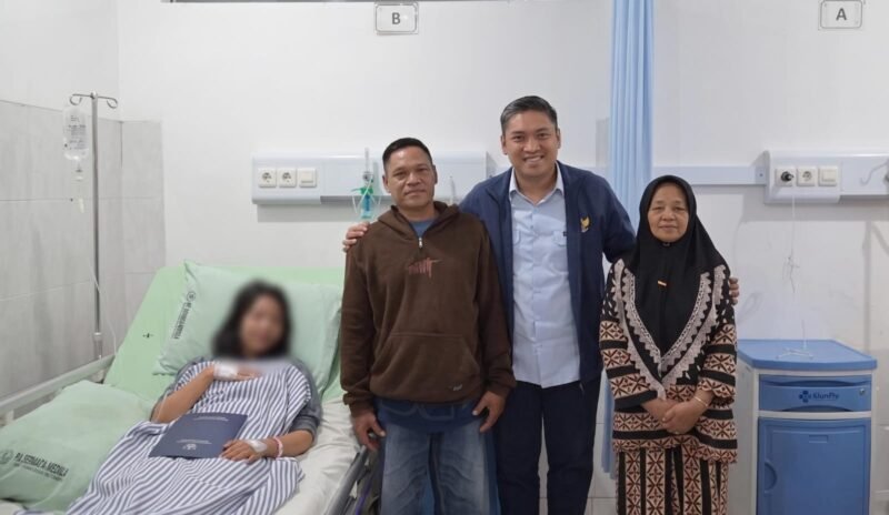 Foto: Kepala BGN, Sudaryono saat mengunjungi korban MBG di Semarang (Dok. Istimewa)