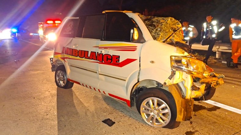 Kecelakaan Beruntun di Tol Batang, 1 Tewas 2 Luka. (Foto: iNews.id)