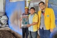 Tim PKM UNP Dorong Usaha Kompos Kamang Hilia. (Foto: Dok. ANTARA)