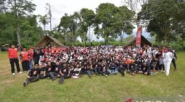 Ratusan Peserta Ikuti Merdeka Trekking Festival Bukittinggi. (Foto: Dok. ANTARA)