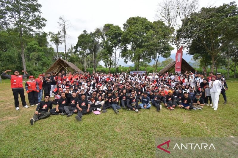 Ratusan Peserta Ikuti Merdeka Trekking Festival Bukittinggi. (Foto: Dok. ANTARA)