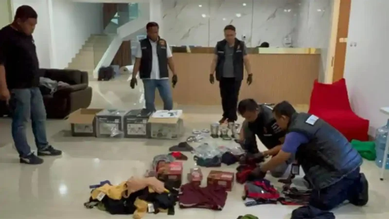 Bareskrim Geledah 2 Lokasi Sindikat Penyelundupan Emas ke Dubai. (Foto: Tribunnews)