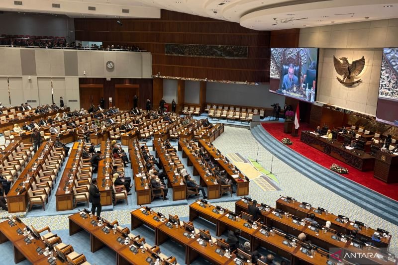 DPR Terima Surpres Calon Kepala Bursa Mineral dan Komoditas. (Foto: Dok. ANTARA)