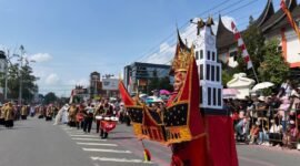 Pawai Alegoris HUT ke-81 RI di Bukittinggi Berlangsung Meriah. (Foto: Dok. ANTARA)