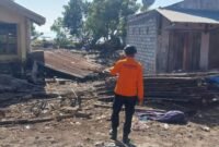 Petugas SAR dan tim gabungan melakukan pencarian korban gempa bumi di Flores, Nusa Tenggara Timur. (Foto: Dok. ANTARA)