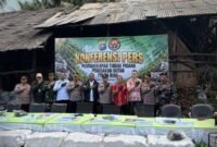Polda Riau Bongkar 140 Ton Arang Bakau Ilegal ke Malaysia. (Foto: Dok. ANTARA)