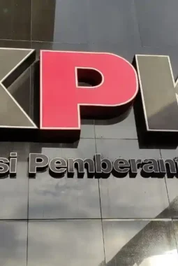 KPK Geledah Rumah Kontraktor Adi Sumarta di Bengkulu
