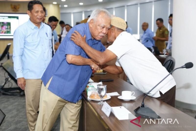 Otorita IKN Bor Sumur Air Bersih untuk Warga Sepaku. (Foto: Tribunnews)