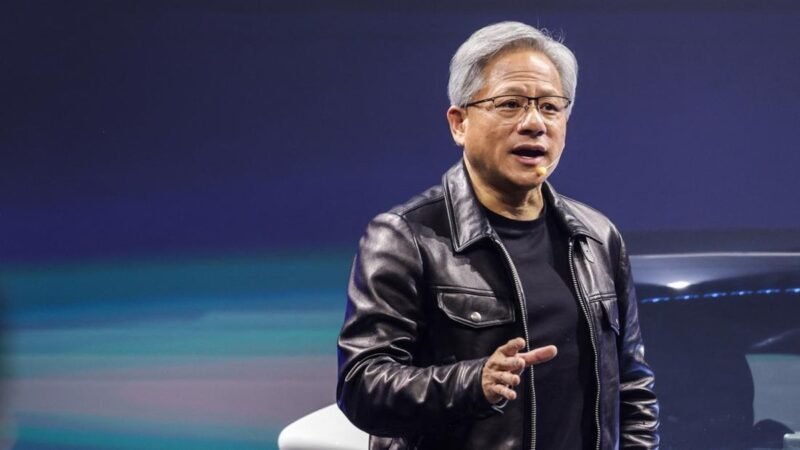 CEO Nvidia Jensen Huang saat berbicara dalam sebuah forum teknologi. (Foto: CNN Indonesia)