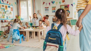 Anak Mendadak Tak Mau Sekolah, Ini Langkah Orang Tua. (Foto: CNN Indonesia)