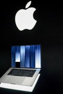 Apple Luncurkan MacBook Pro dengan Layar Sentuh Pertama