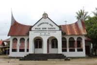 Kantor Kerapatan Adat Nagari Koto Nan Godang, Balai Gadang, Payakumbuh Utara. (Foto: Dok. Wikimedia Commons/Zhilal Darma (CC BY-SA 4.0))