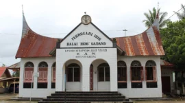 Kantor Kerapatan Adat Nagari Koto Nan Godang, Balai Gadang, Payakumbuh Utara. (Foto: Dok. Wikimedia Commons/Zhilal Darma (CC BY-SA 4.0))