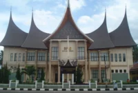 Kotak suara pada pemilihan kepala daerah Padang dan Sumatera Barat. (Foto: Dok. Wikimedia Commons/AIP2000 (CC BY 4.0))