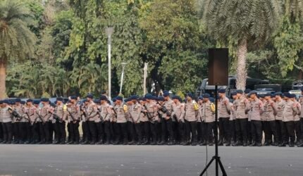 Personel Gabungan di Monas Bersiap Amankan Demo Jakarta