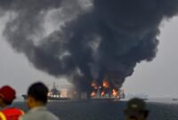 Polri Selidiki Penyebab Kebakaran KMP Batumandi di Merak. (Foto: CNN Indonesia)