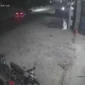 Rekaman kamera pengawas di sekitar lokasi tabrak lari Jorong Piladang, Kabupaten Limapuluh Kota. (Foto: Dok. CCTV via ArgumenRakyat)