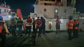 Kapal MV Khatulistiwa 8 Tenggelam di Tuban, 17 Kru Selamat. (Foto: Tribunnews/Kemenhub)