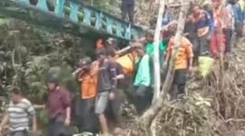 Wisatawan Tewas Terjatuh di Air Terjun Robo Limapuluh Kota. (Foto: iNews.id)
