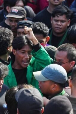 Ajudan Gubernur Kaltim Minta Maaf Usai Senggol Mahasiswa