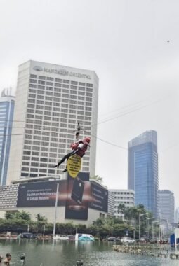 Polda Metro Pulangkan 6 Aktivis Greenpeace dari Bundaran HI